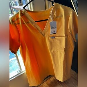 Fig Dandelion Scrub Top Small NWT